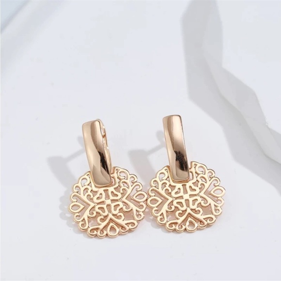 🌟SALE🌟Rose Gold Plated Geometric Dangle Earrings - Picture 6 of 7